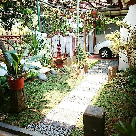 Hostel Bogor Zewnętrze zdjęcie